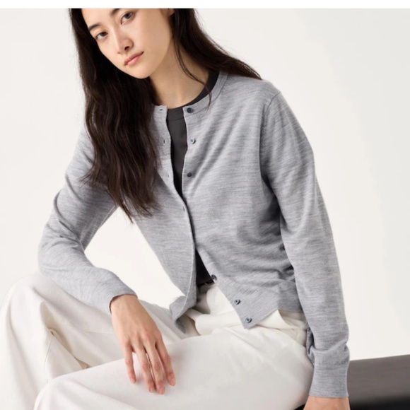 Uniqlo Sweaters - MERINO CREW NECK CARDIGAN